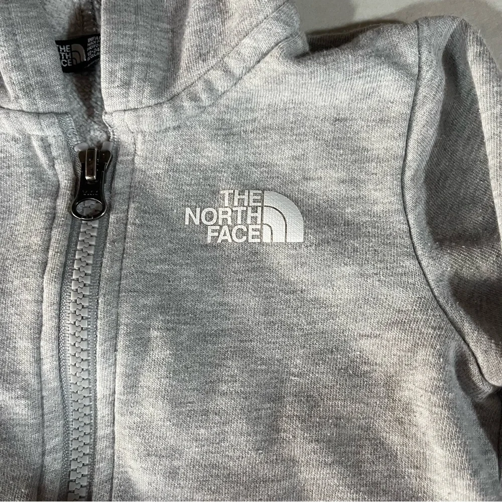 The North Face Kids Light Gray Hoodie Unisex 12-18 months - Picture 2 of 9